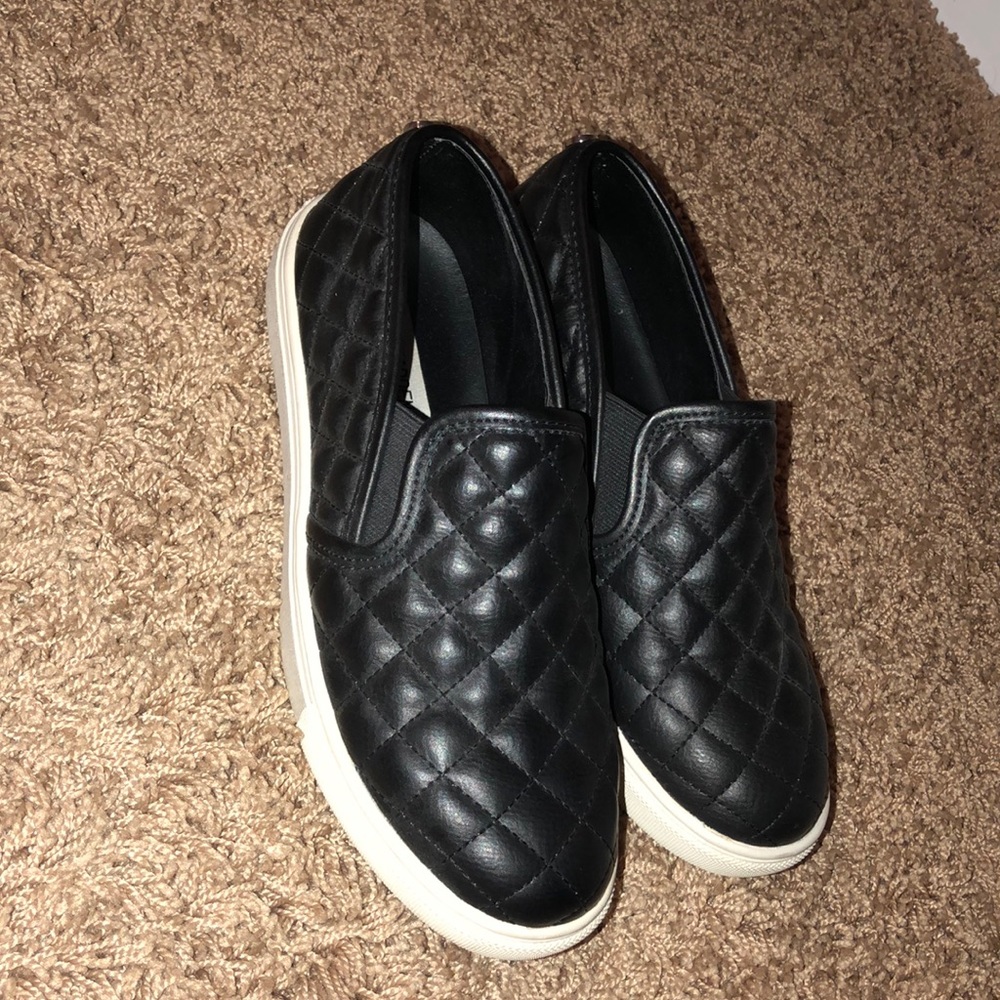 Steve Madden black slip ons